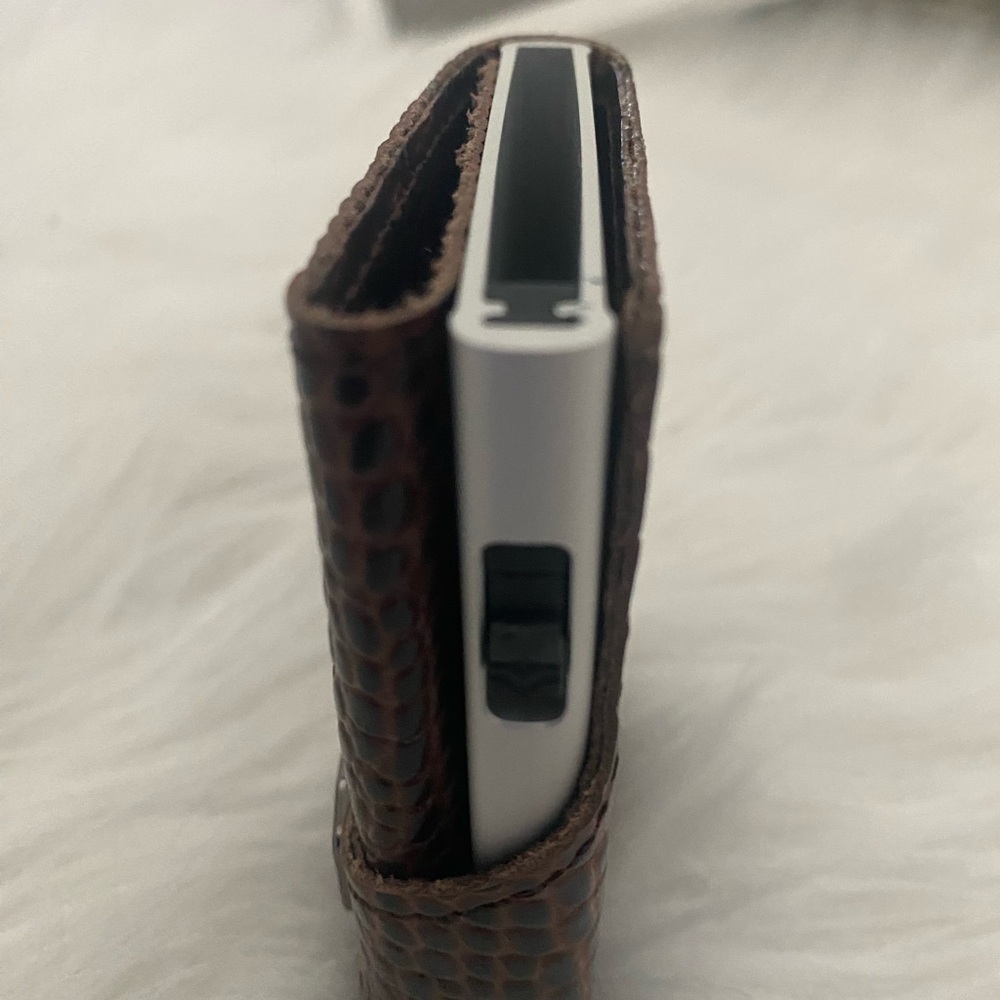 TRU VIRTU Card Case Click and Slide